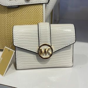 MICHAEL KORS CARMEN MEDIUM FLAP LOGO BIFOLD WALLET OPTIC WHITE